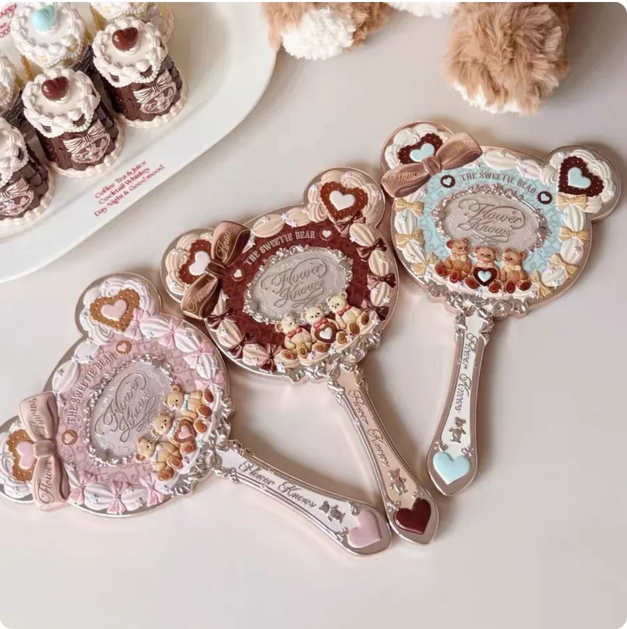 Flower Knows Sweetie Bear Collection Hand Holding Mirror Exquisite Relief Makeup Tools Cute HD Makeup Mirror 4 Types
